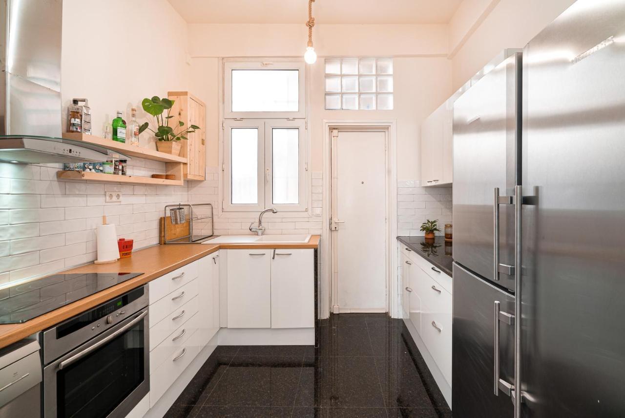 Spacious & Artistic Retro 2Bd Apt With Sauna Афины Экстерьер фото