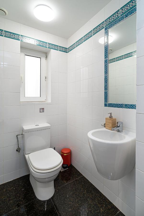 Spacious & Artistic Retro 2Bd Apt With Sauna Афины Экстерьер фото